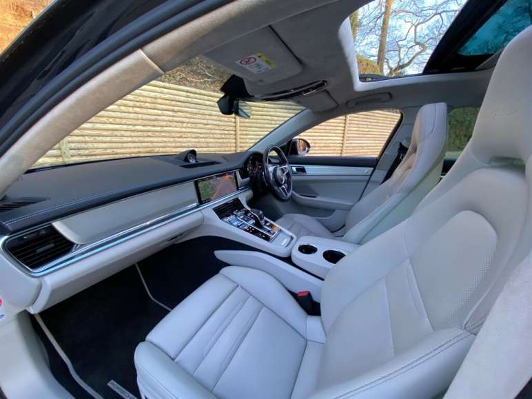 PORSCHE PANAMERA