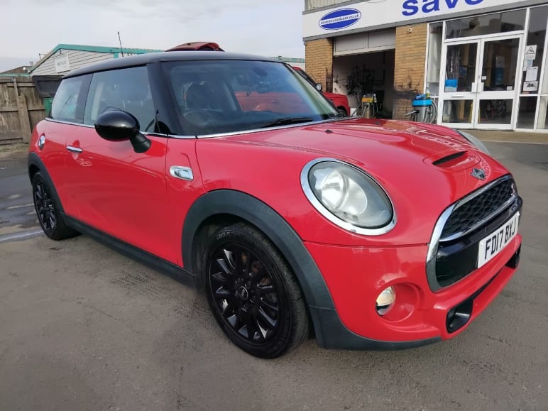 MINI HATCHBACK