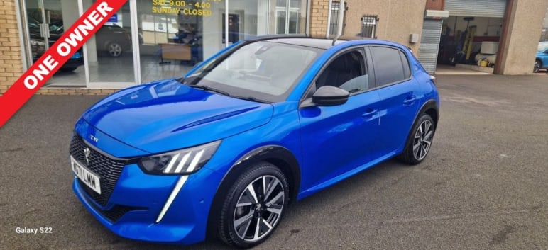 PEUGEOT 208