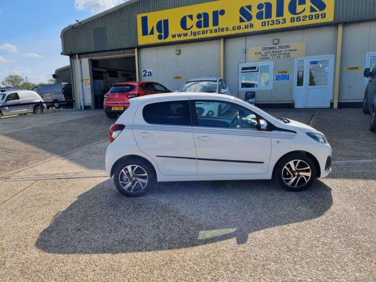 PEUGEOT 108