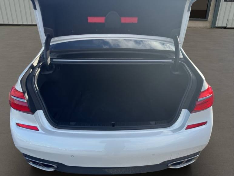 M760L 6.6 Twin Turbo V12 Limousine XDrive Euro 6