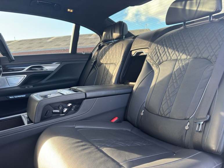 M760L 6.6 Twin Turbo V12 Limousine XDrive Euro 6