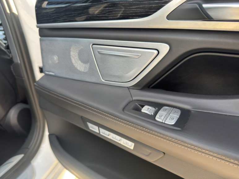 M760L 6.6 Twin Turbo V12 Limousine XDrive Euro 6