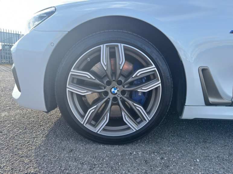 M760L 6.6 Twin Turbo V12 Limousine XDrive Euro 6