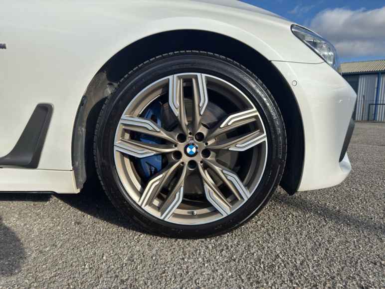 M760L 6.6 Twin Turbo V12 Limousine XDrive Euro 6