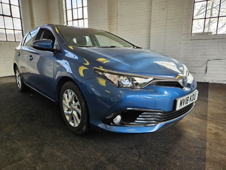 TOYOTA AURIS