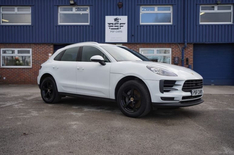 PORSCHE MACAN
