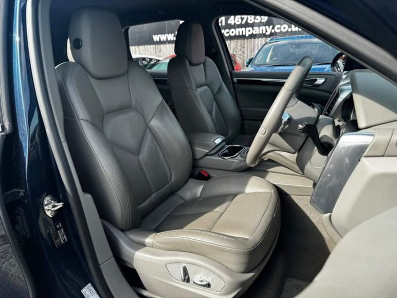 3.0L D V6 TIPTRONIC 5d AUTO 245 BHP