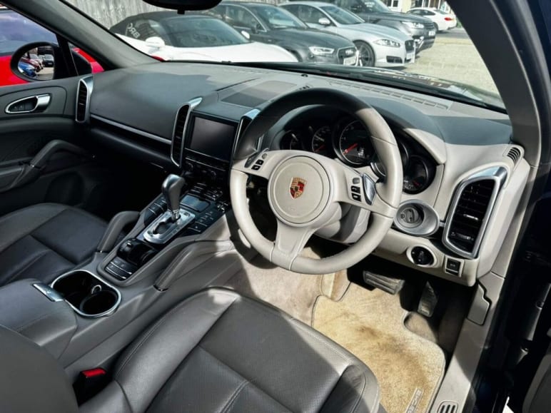 3.0L D V6 TIPTRONIC 5d AUTO 245 BHP