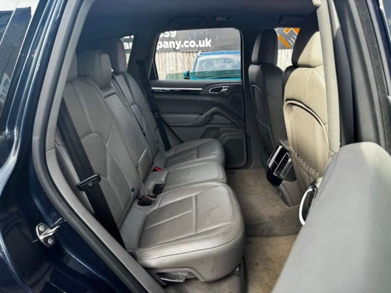 3.0L D V6 TIPTRONIC 5d AUTO 245 BHP