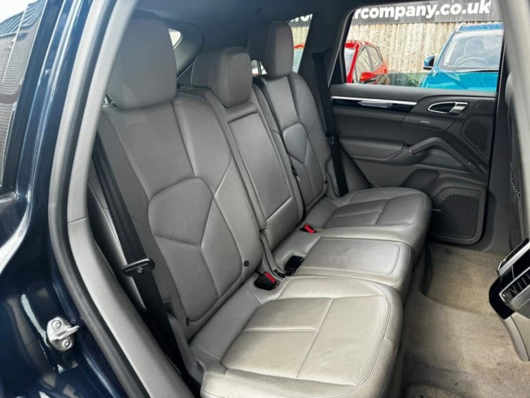 3.0L D V6 TIPTRONIC 5d AUTO 245 BHP