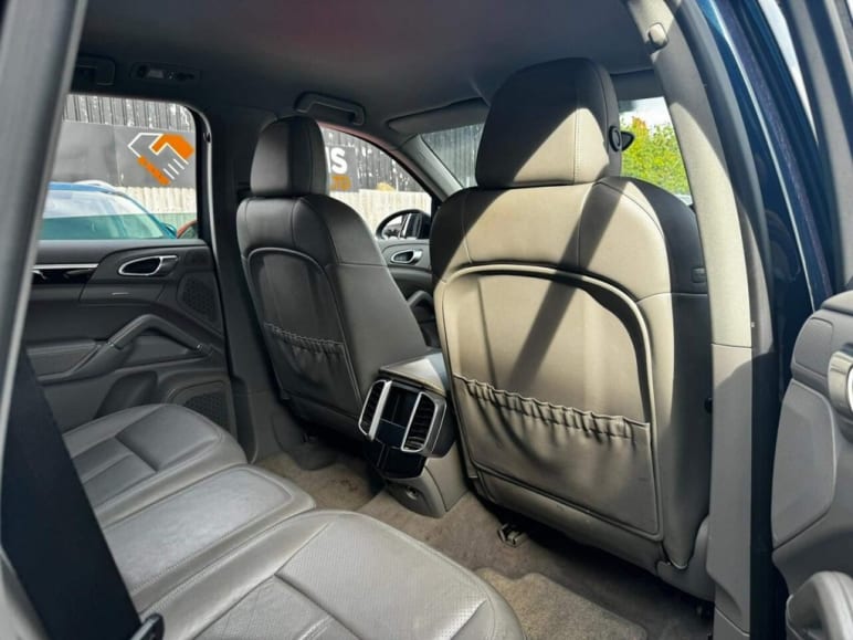 3.0L D V6 TIPTRONIC 5d AUTO 245 BHP