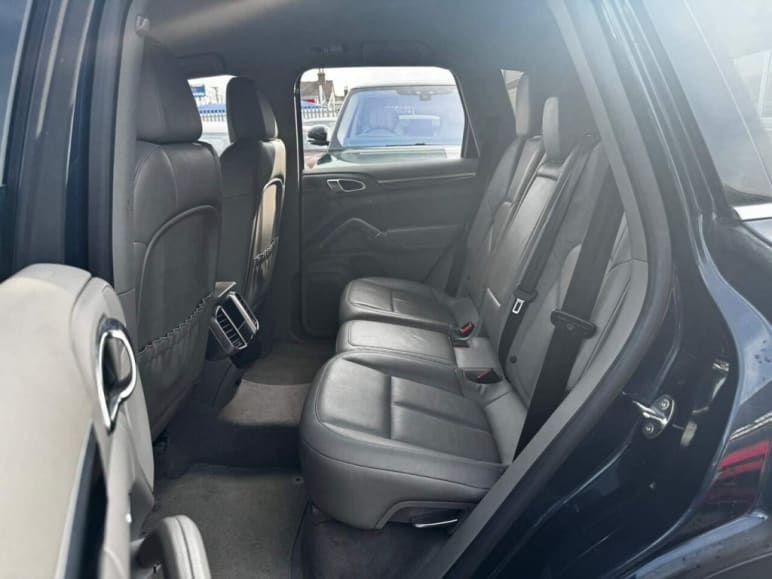 3.0L D V6 TIPTRONIC 5d AUTO 245 BHP