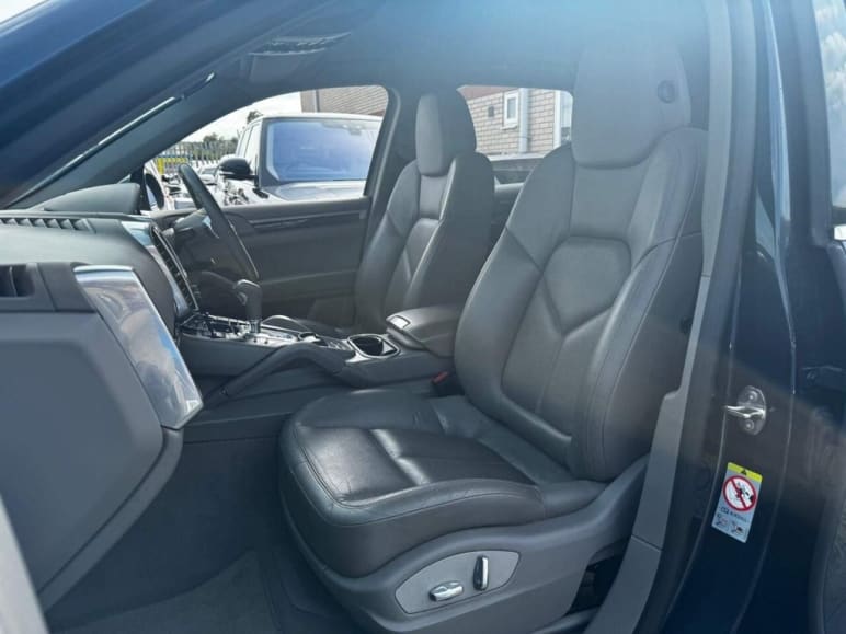 3.0L D V6 TIPTRONIC 5d AUTO 245 BHP
