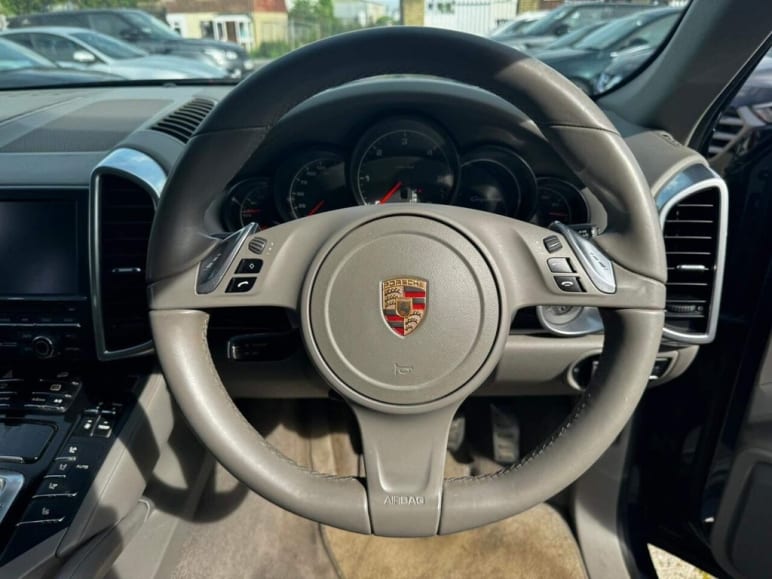 3.0L D V6 TIPTRONIC 5d AUTO 245 BHP