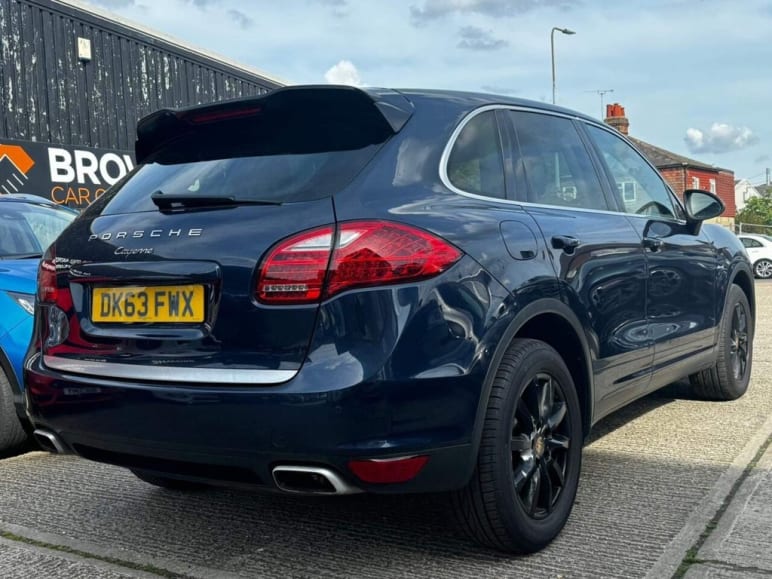 3.0L D V6 TIPTRONIC 5d AUTO 245 BHP