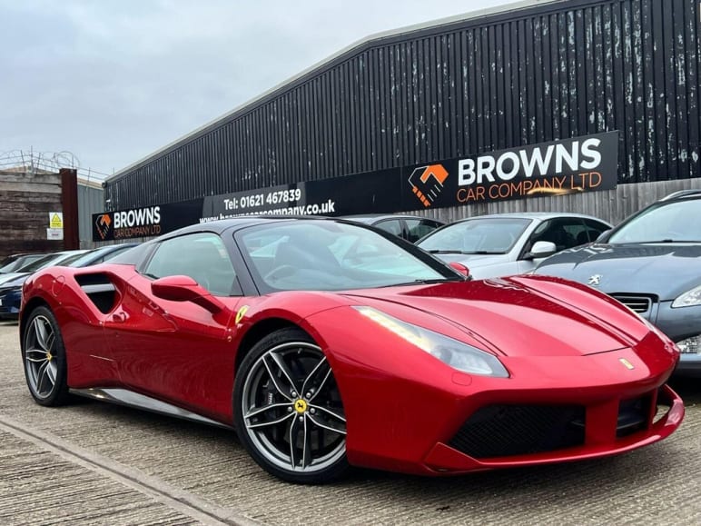 FERRARI 488