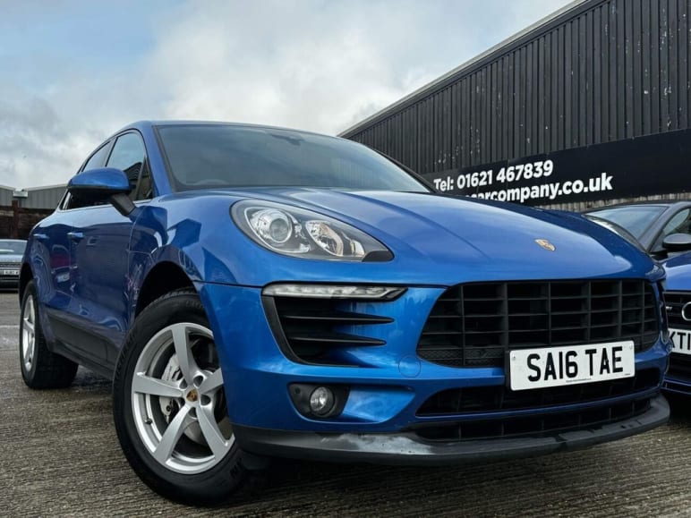 PORSCHE MACAN