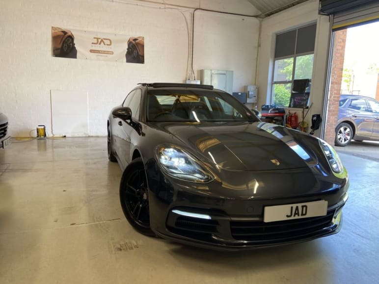 PORSCHE PANAMERA