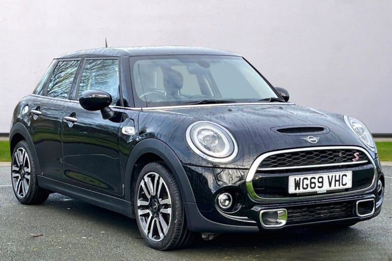 MINI HATCHBACK