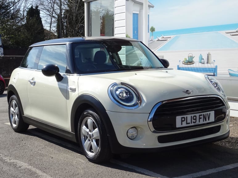 MINI HATCHBACK
