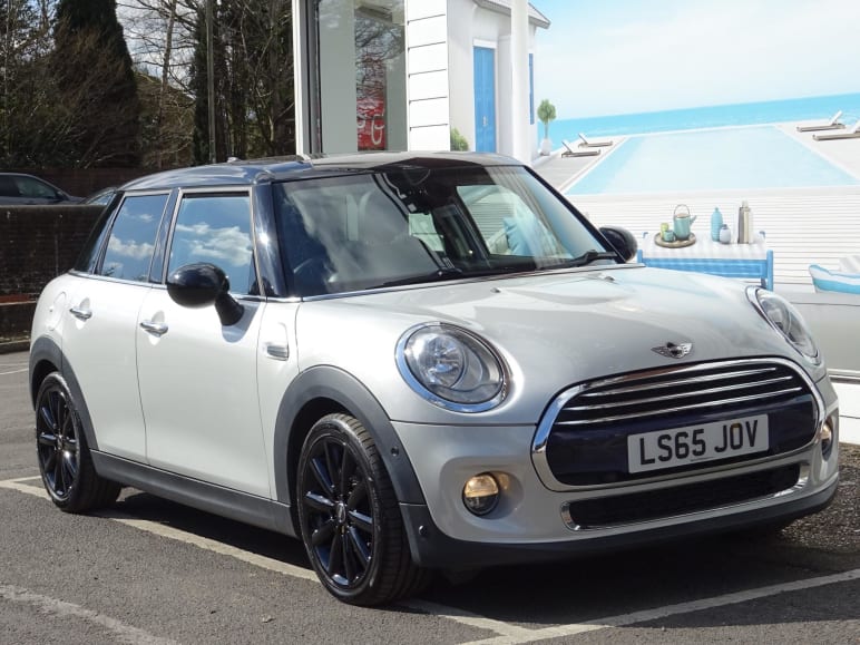 MINI HATCHBACK