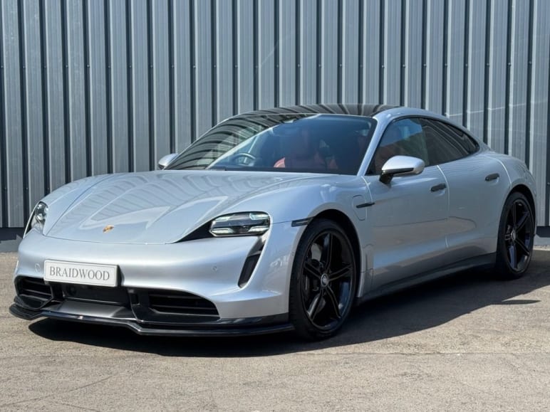 PORSCHE TAYCAN