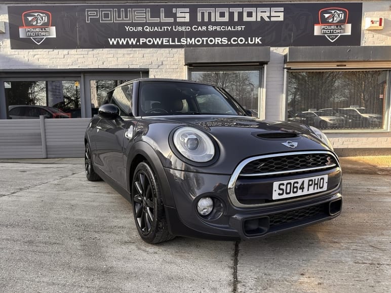 MINI HATCHBACK