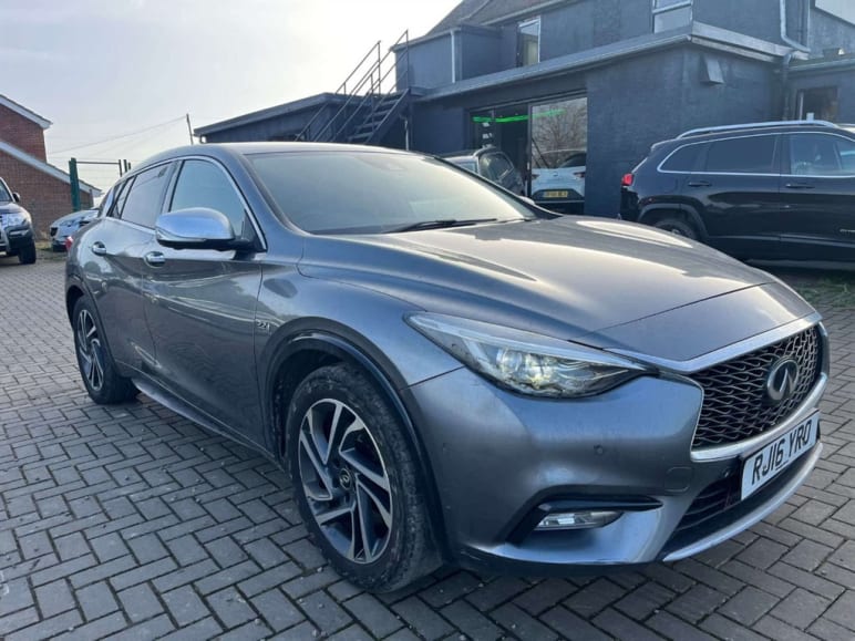 INFINITI Q30