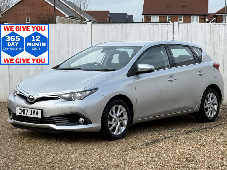 TOYOTA AURIS