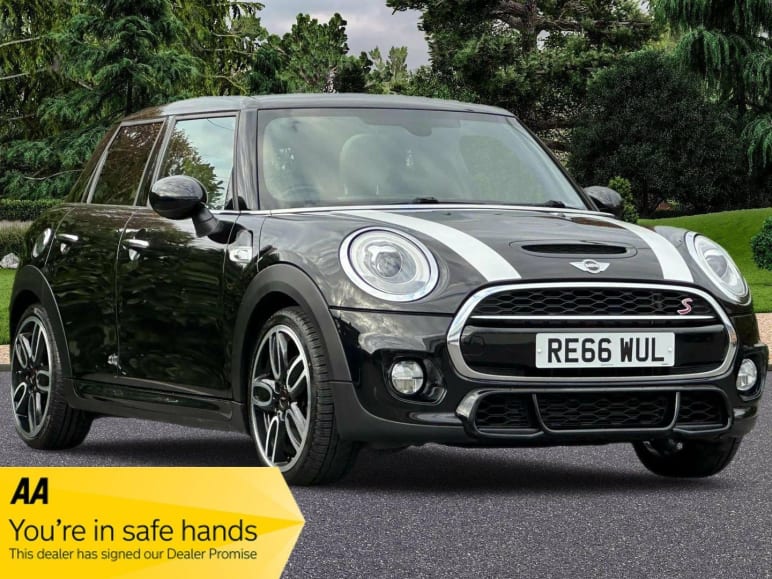 MINI HATCHBACK