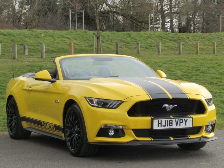FORD MUSTANG