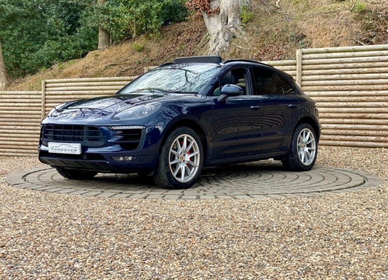 PORSCHE MACAN