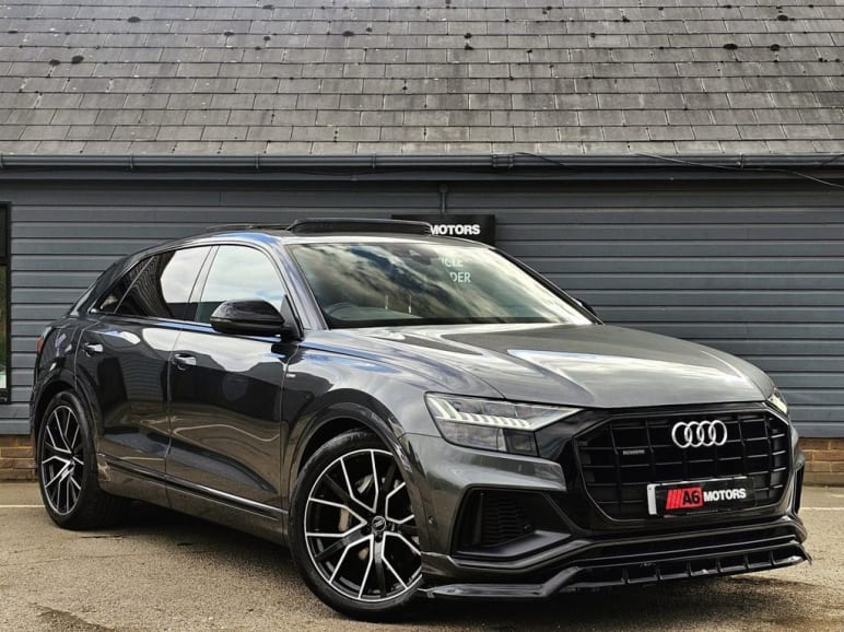 AUDI Q8