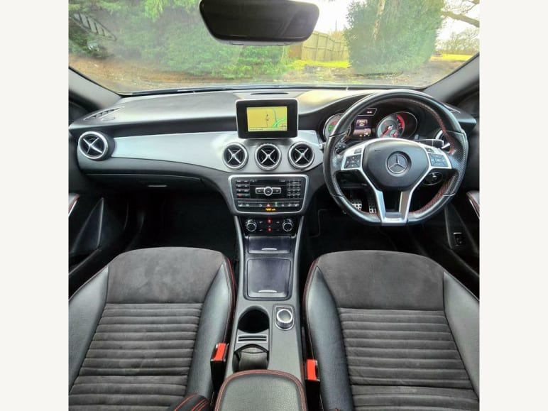 MERCEDES-BENZ GLA