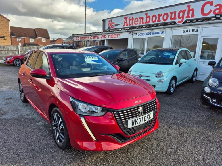 PEUGEOT 208