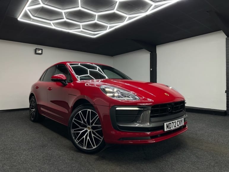 PORSCHE MACAN