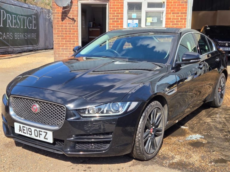 JAGUAR XE
