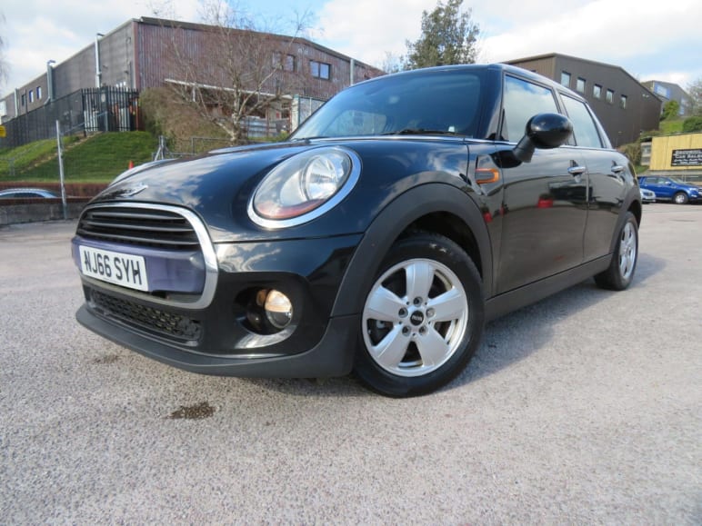 MINI HATCHBACK