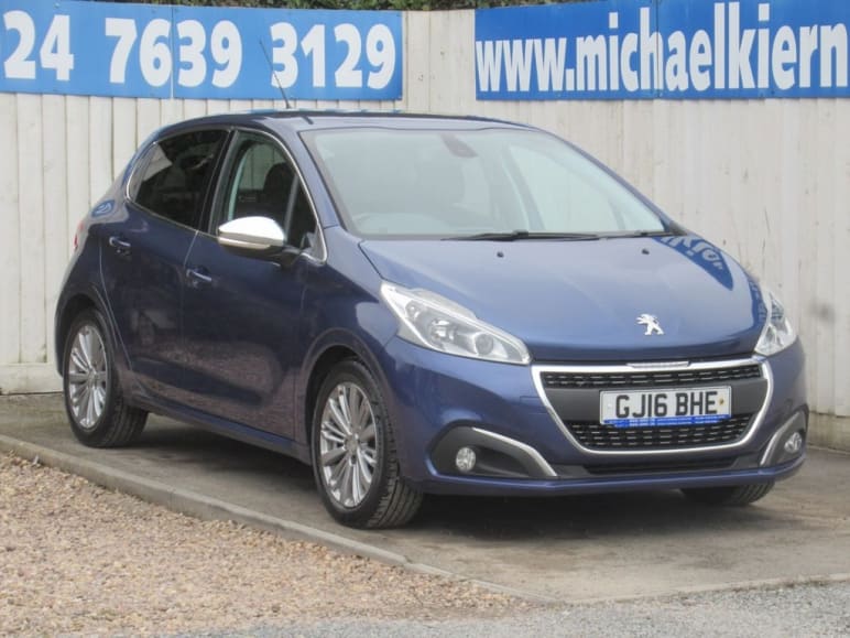 PEUGEOT 208