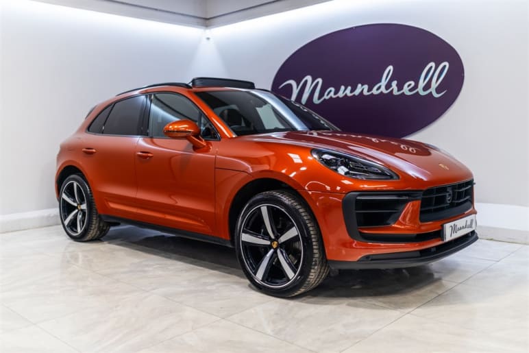 PORSCHE MACAN