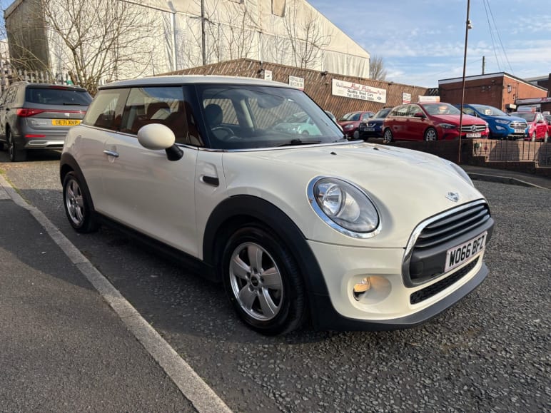 MINI HATCHBACK