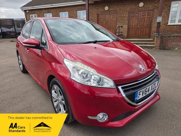 PEUGEOT 208