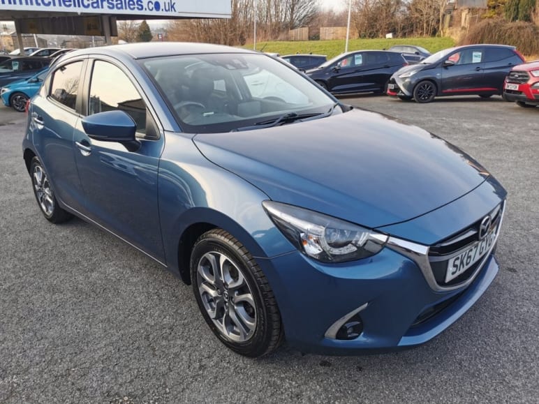 MAZDA 2