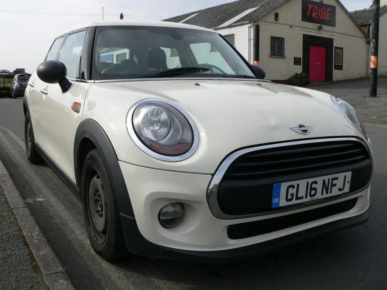 MINI HATCHBACK