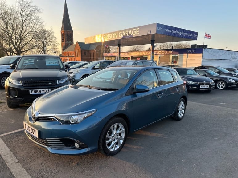 TOYOTA AURIS