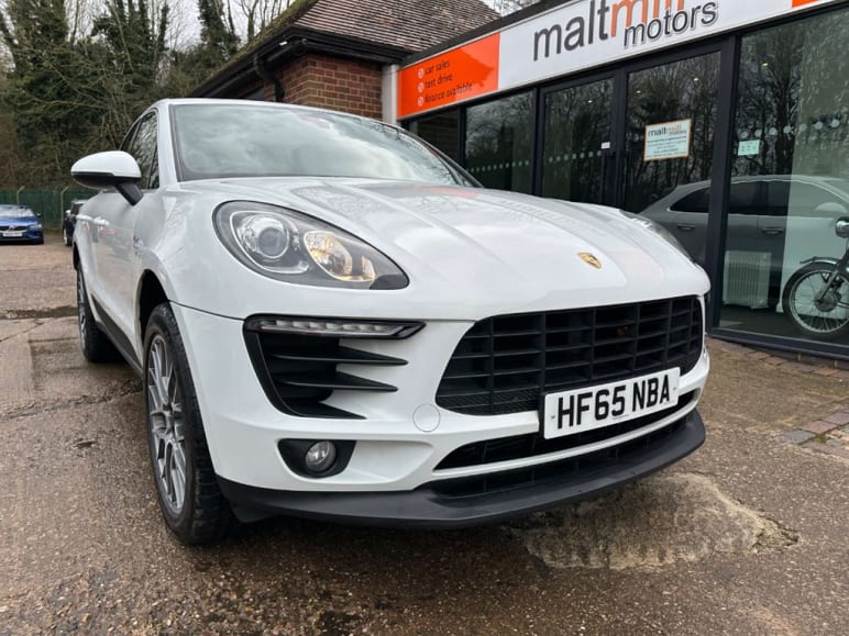 PORSCHE MACAN