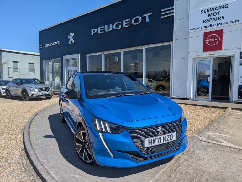 PEUGEOT 208