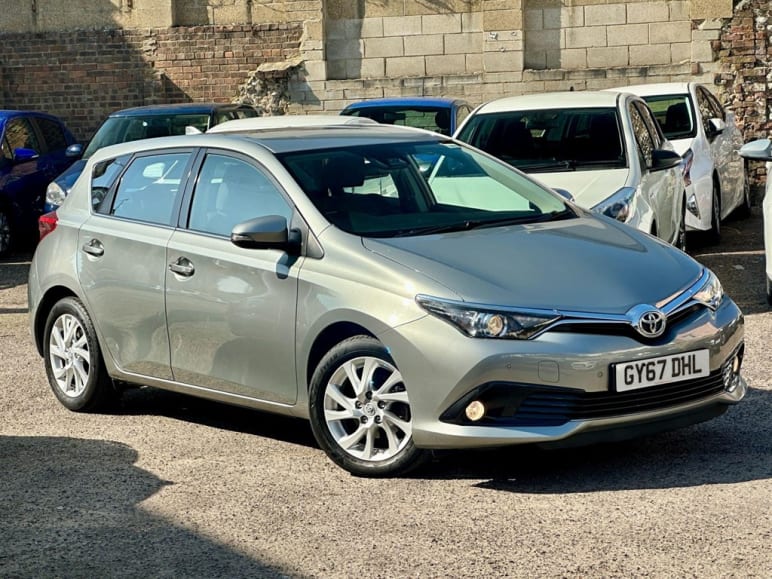 TOYOTA AURIS