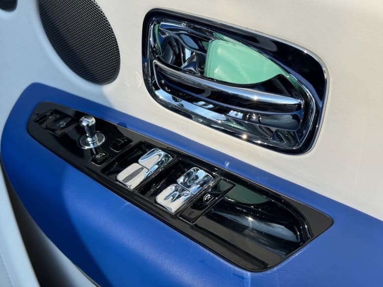 6.75 V12 SUV 5dr Petrol Auto 4WD Euro 6 (563 bhp)